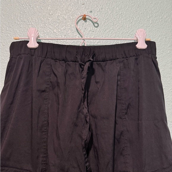 Lululemon Lightweight Adjustable Mid-Rise Cargo Pant - Picture 2 of 6